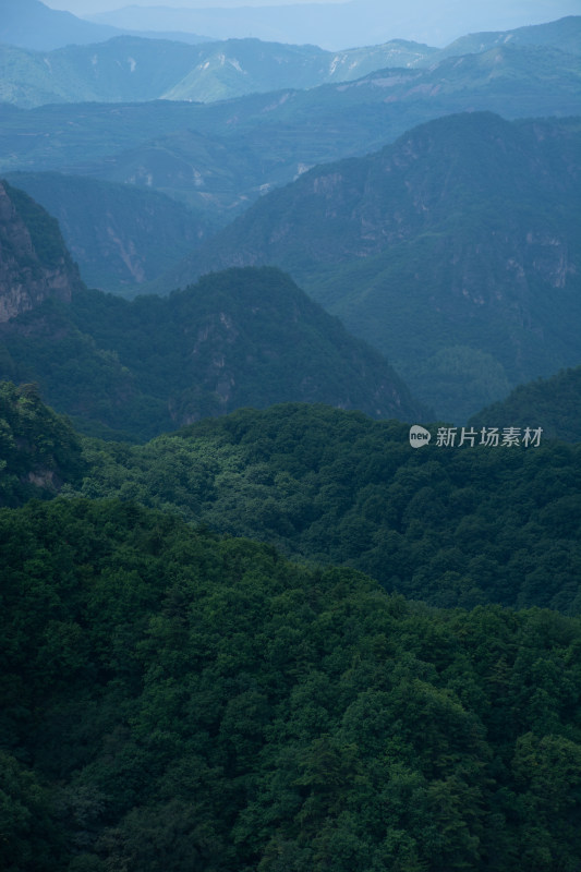 中国甘肃平凉崆峒山古建筑自然风光