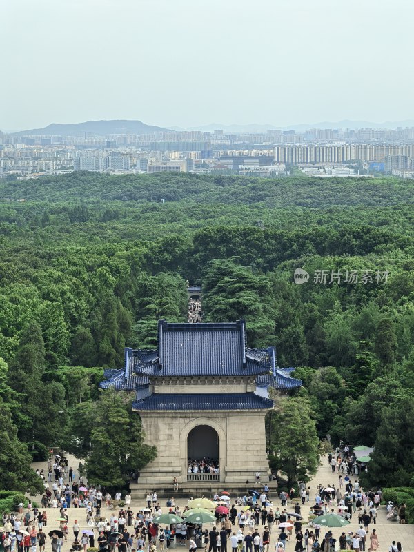 俯瞰南京中山陵 人群聚集场面壮观