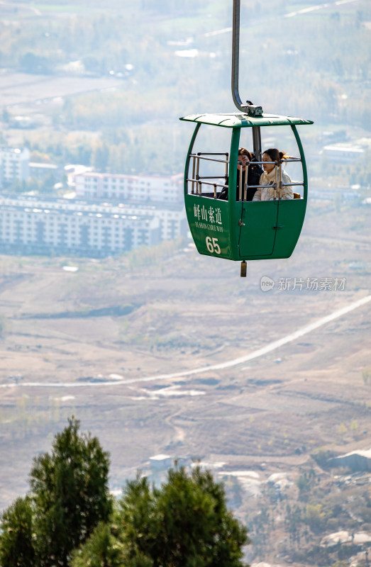 峄山索道缆车空中视角