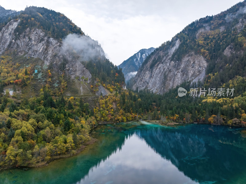 四川阿坝州九寨沟秋色网红瑶池高空航拍