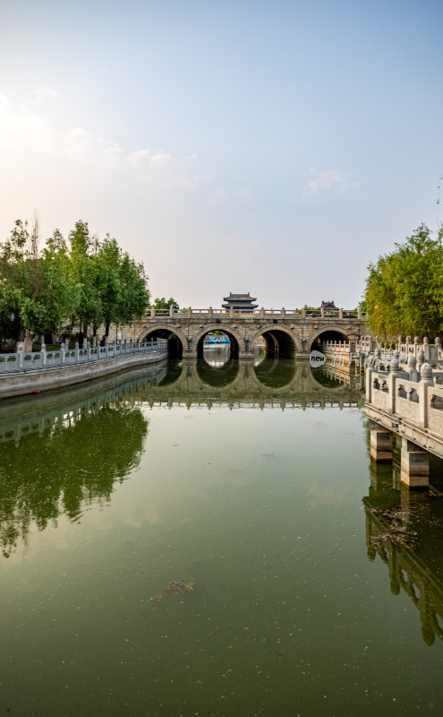 河南开封宋韵御河景点建筑倒影景观