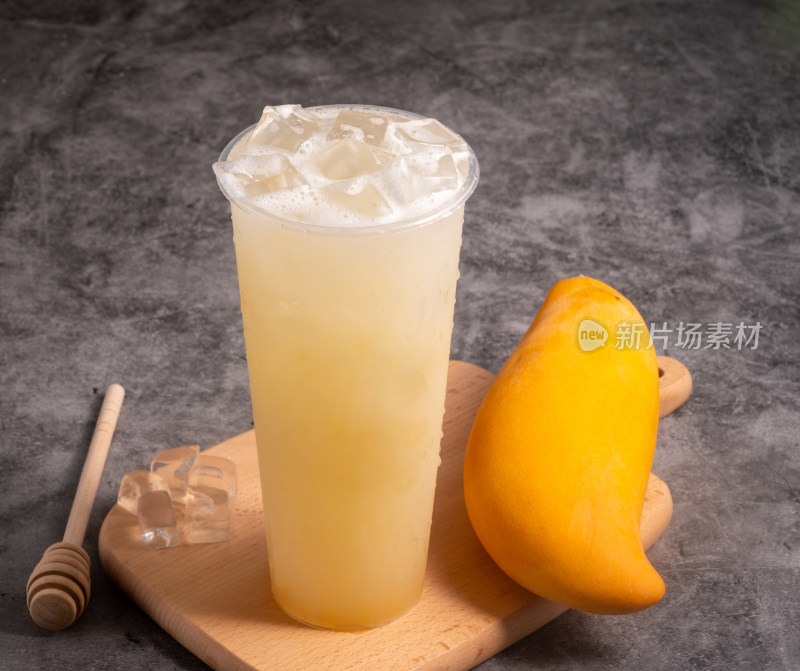 芒果冰饮与芒果静物图