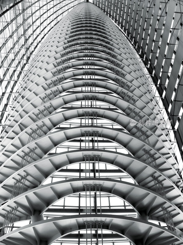 现代建筑内部结构仰视