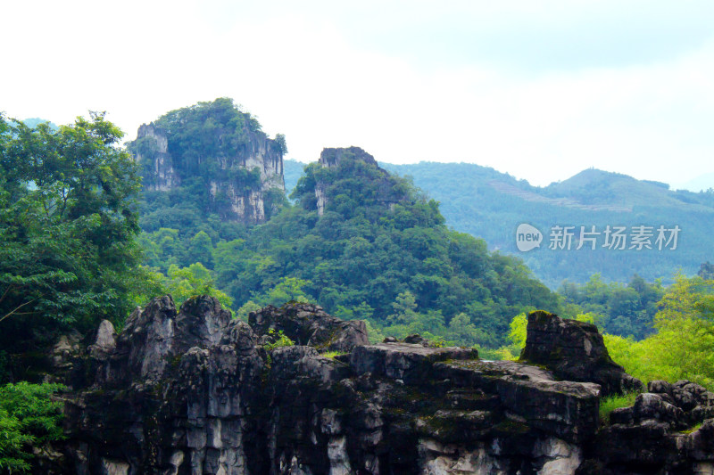 山峰云雾喀斯特风景自然户外