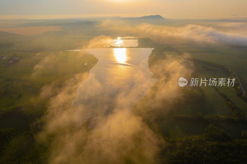 航拍河流日出晨雾景观