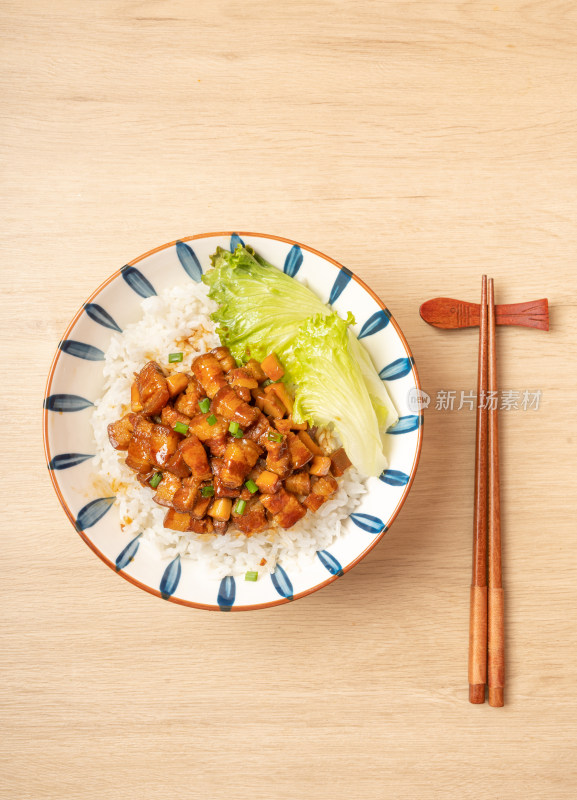 碗里的卤肉饭