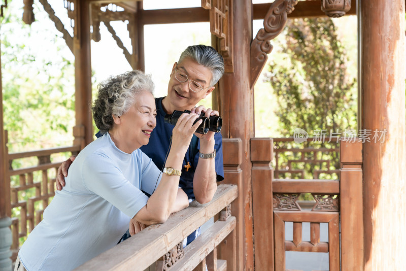 老年夫妻旅游