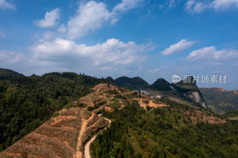 山脉 山峰 山峦 云雾缭绕的山峰