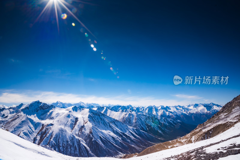 新疆天山山脉雪山山峰山脉