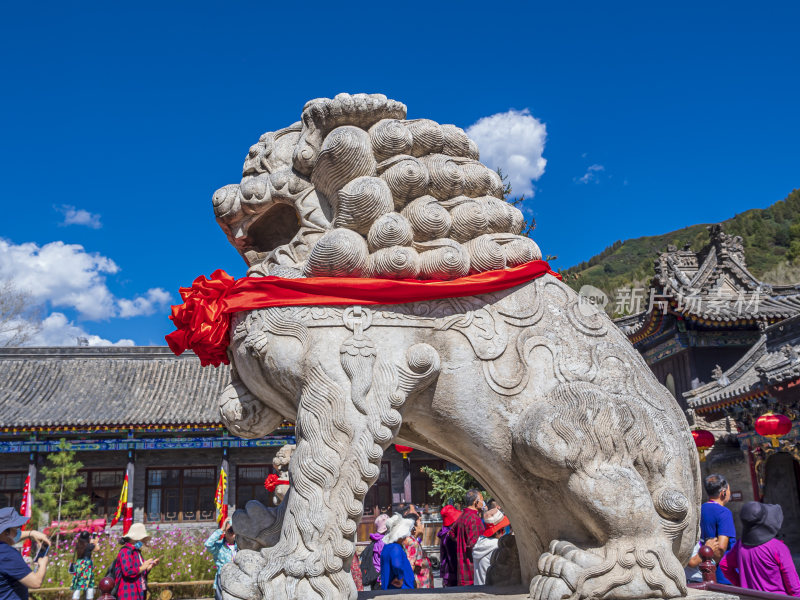 山西五台山普化寺禅院早上风景