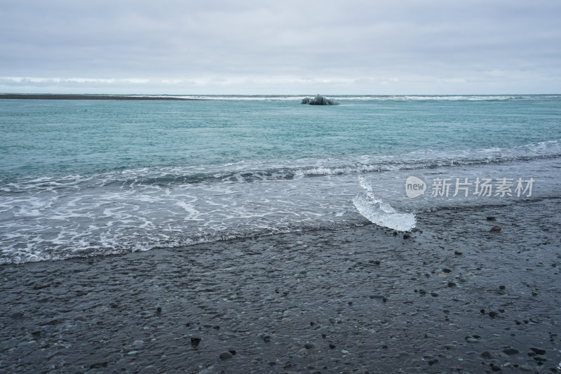 冰岛，钻石沙滩/黑沙滩，晶莹剔透的冰块