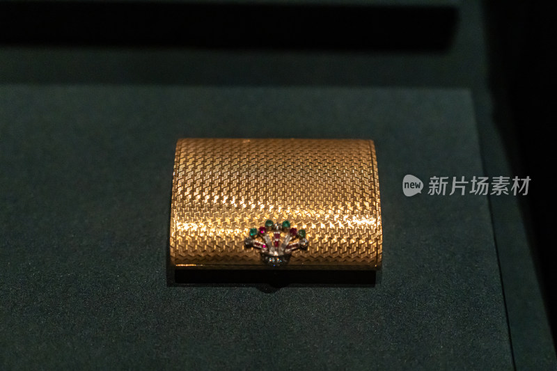 香港两依藏博物馆藏黄金红宝石粉盒