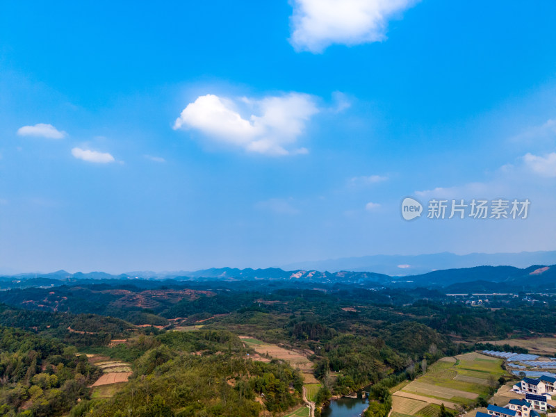 湖南山川丘陵农田乡村蓝天白云航拍图