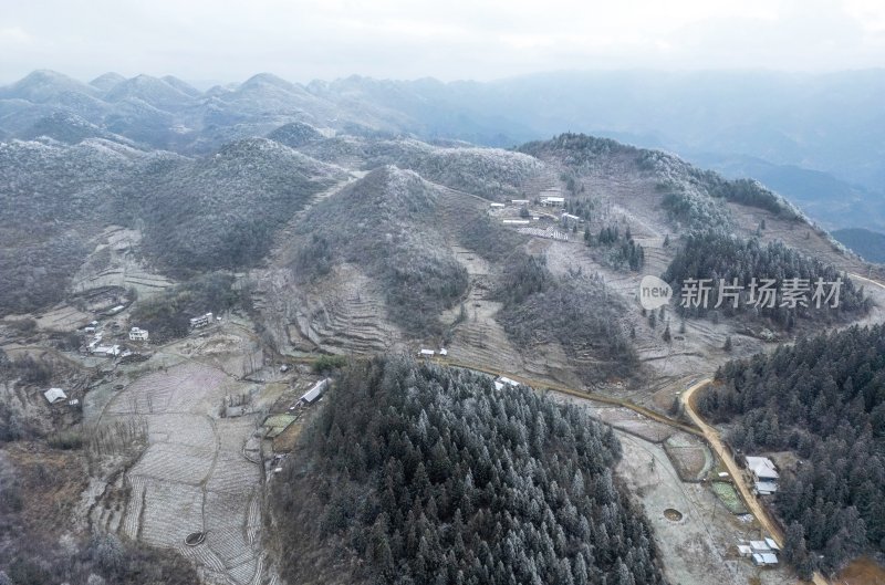 重庆酉阳：龙头山上的第一场雪