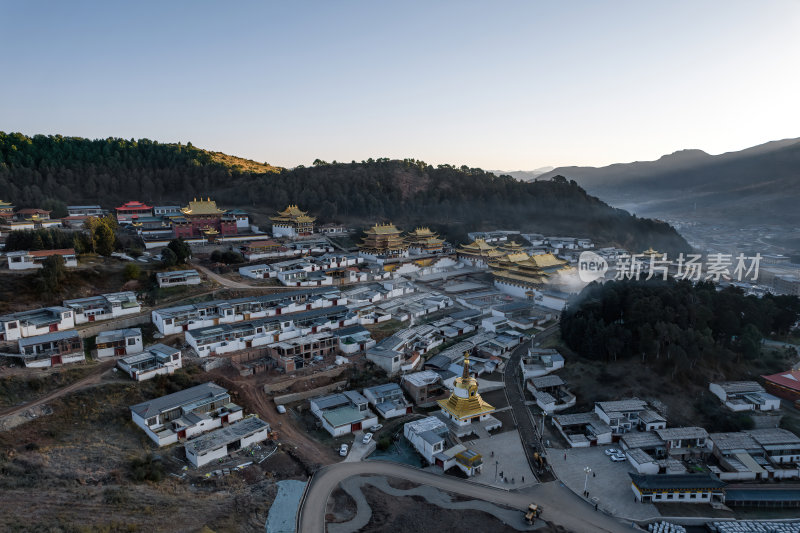 甘肃甘南郎木寺藏地山景全景清晨航拍