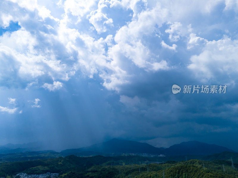 山川风景蓝天白云航拍图