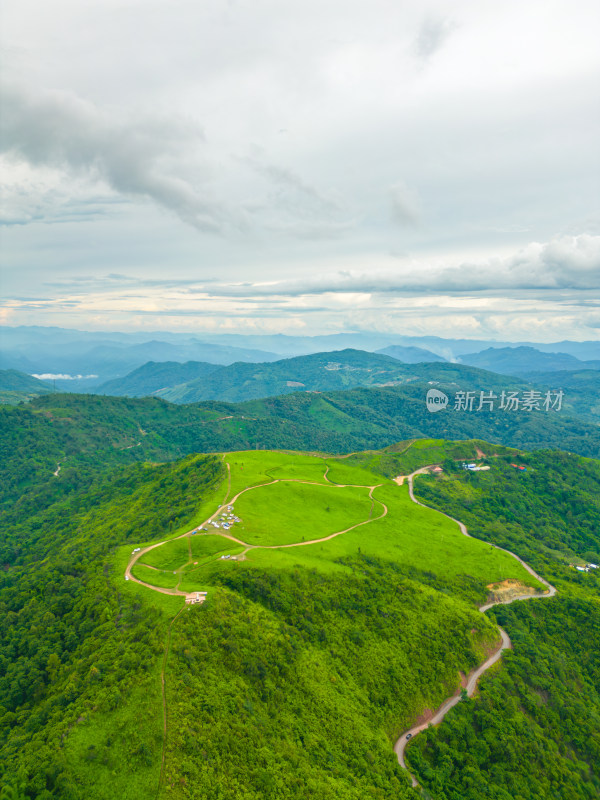 航拍天空高山草甸山脉田园自然风光