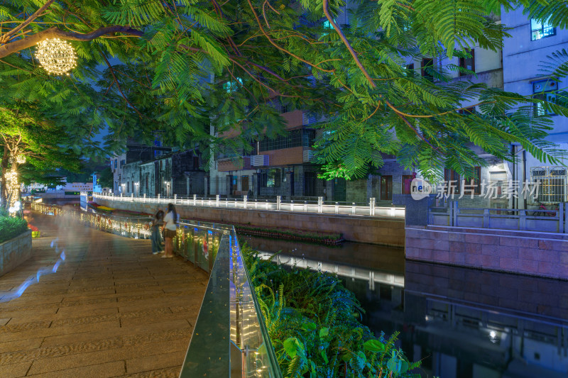 广州永庆坊河岸商业街夜景中秋国庆节日氛围