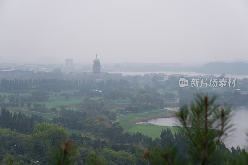 北京怀柔雁栖湖里的雁栖塔