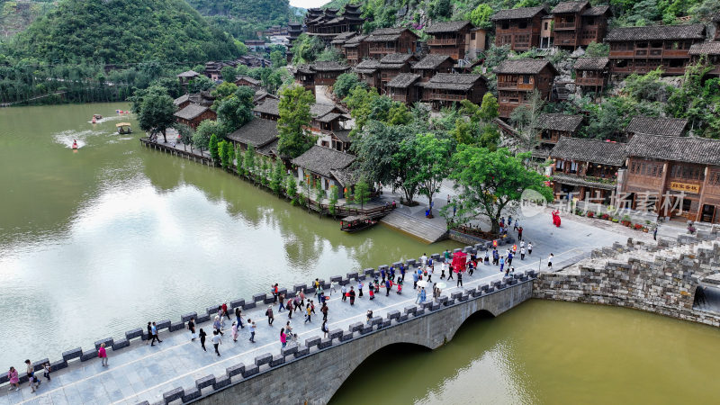 游客旅游贵州兴义峰林布依观赏山水吊脚楼