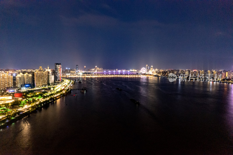 南昌城市夜景灯光航拍图