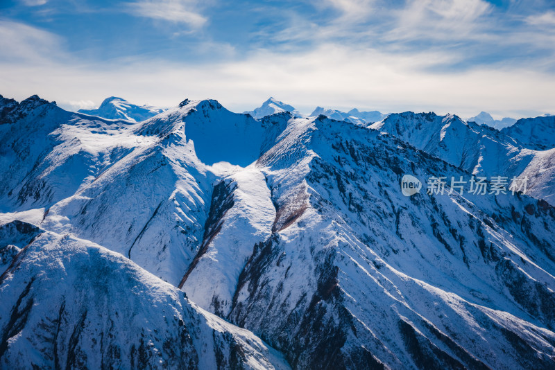 新疆天山山脉雪山山峰山脉