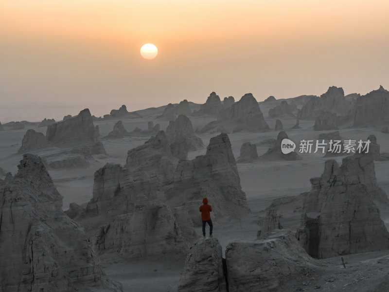 青海海西州俄博梁无人区戈壁滩上的奇特地貌