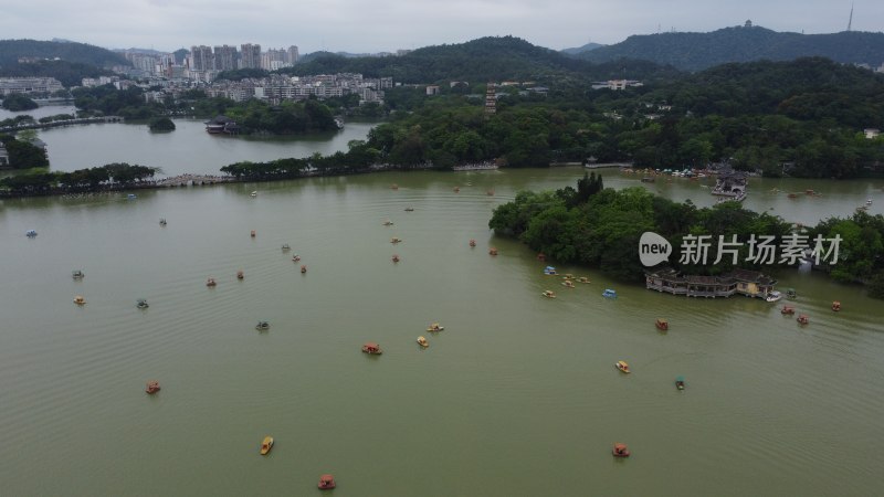 广东惠州：五一黄金周期间西湖湖上游船众多