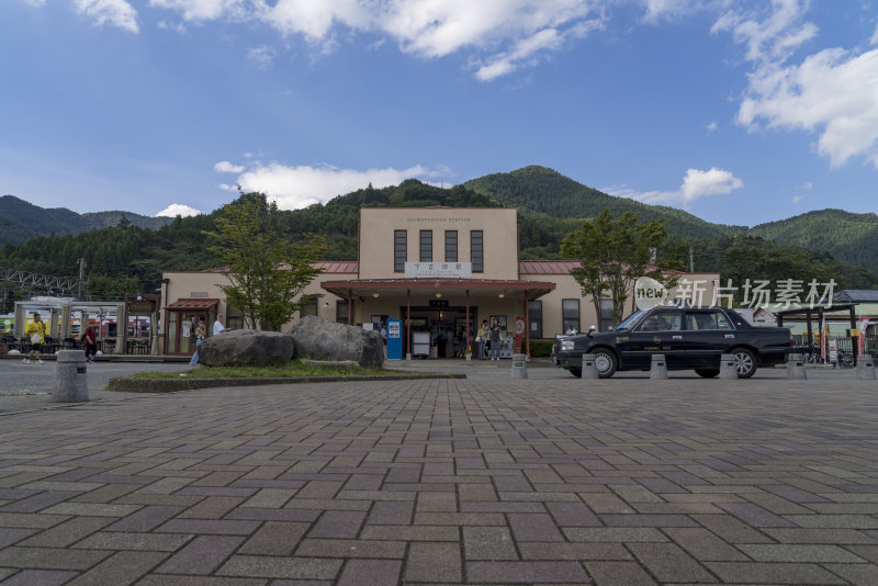 日本乡村车站宁静早晨富士吉田市下吉田駅