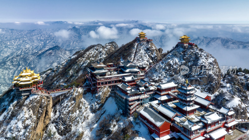 洛阳老君山金顶建筑群雪后云海自然风景