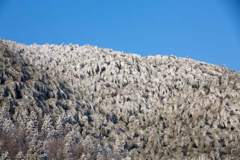 云和梯田周边雪后的风景