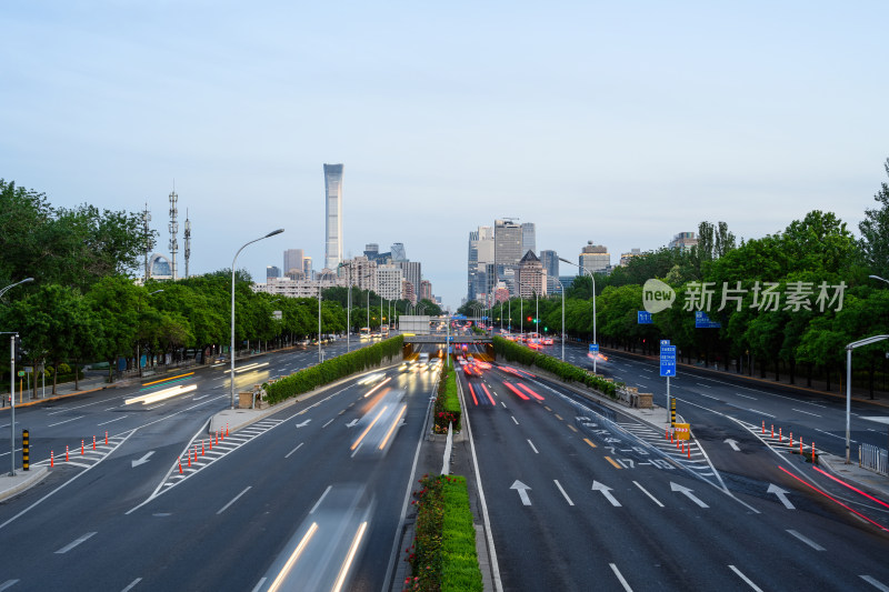 北京国贸CBD建筑群和东三环日落城市天际线