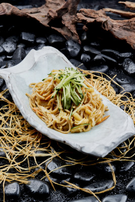 凉拌酸菜土豆莜面饸饹