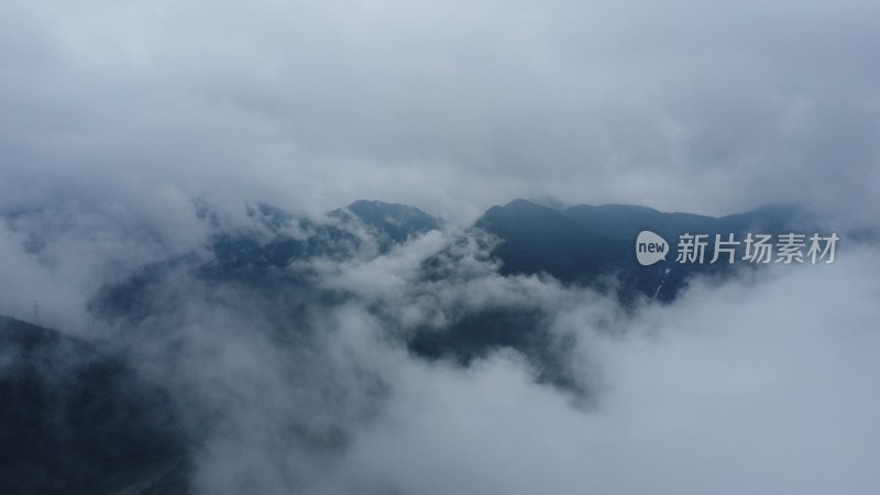 广东东莞：雨后银瓶山上空出现云海