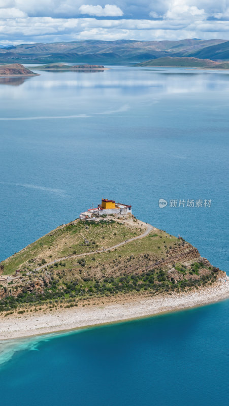 西藏山南羊卓雍措日托寺孤独寺庙高空航拍