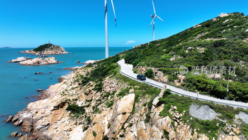 汽车行驶在海边公路航拍风景旅拍旅行自驾游