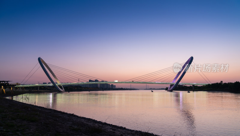 南京眼步行桥夜景