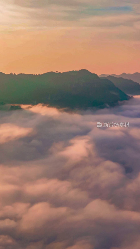 山间云海云雾缭绕摄影图