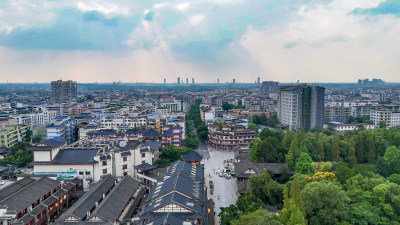 眉山城市暴雨来临乌云密布航拍图