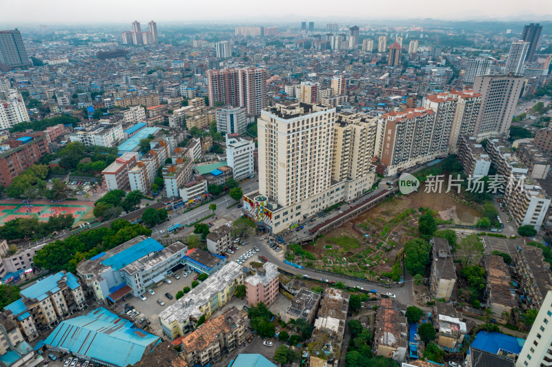 广西钦州城市高楼建筑航拍摄影图