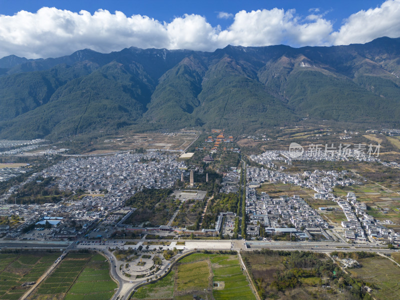 大理苍山下的崇圣寺三塔