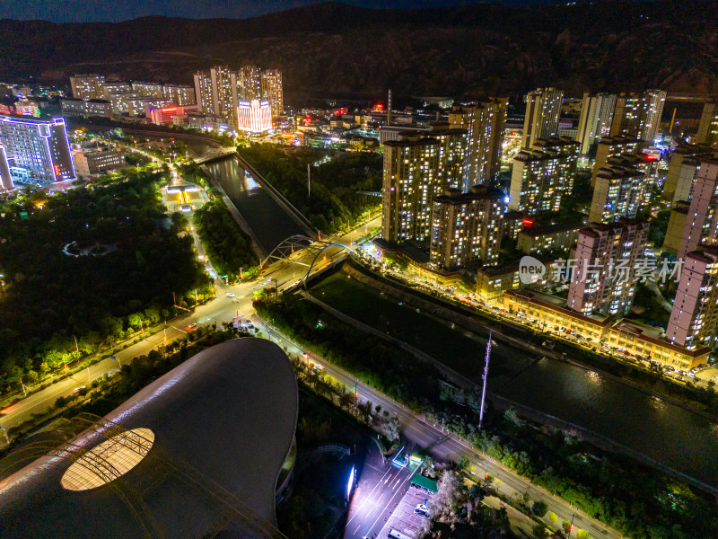 甘肃定西城市夜景交通航拍图