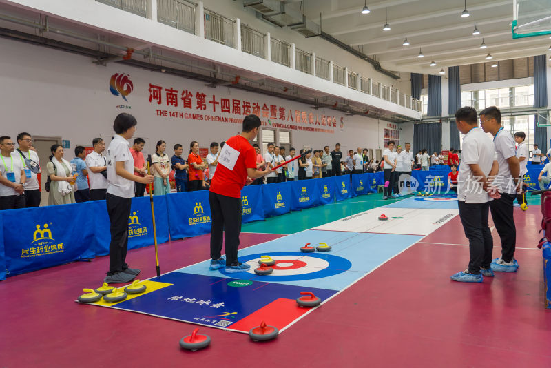 河南省残疾人运动会旱地冰壶比赛现场