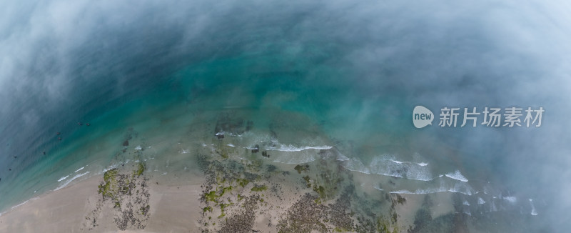 涠洲岛海洋沙滩海岸线云海航拍全景图