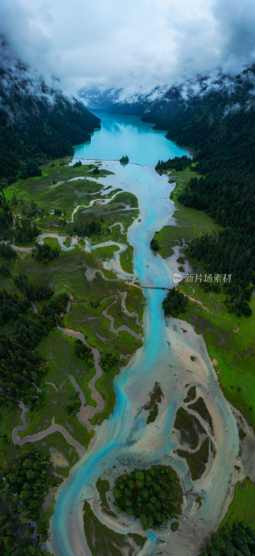 航拍西藏林芝新措风景