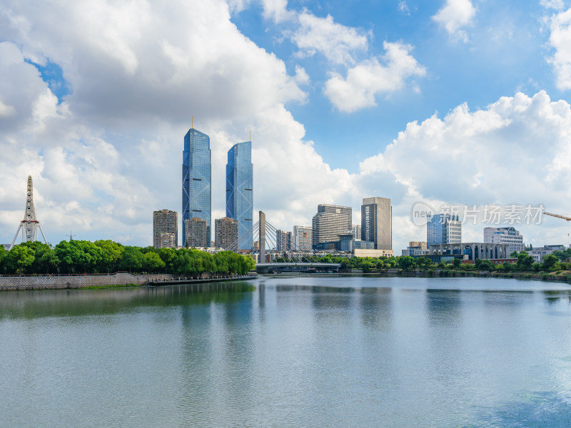 湖州龙溪大桥城市天际线天空云朵倒影背景