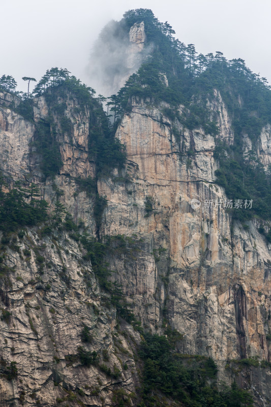 云海中的大明山