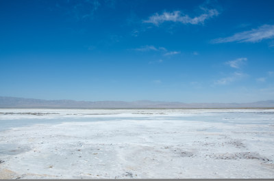 青海海西州茶卡盐湖旅游景区雪白盐湖风光