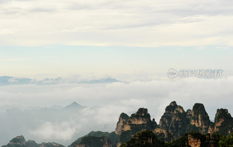 夏日云雾缭绕狼牙山雄奇景象河北保定旅游