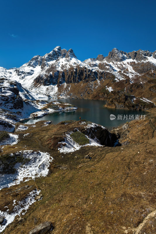 云南香格里拉南极洛雪山湖泊高空航拍